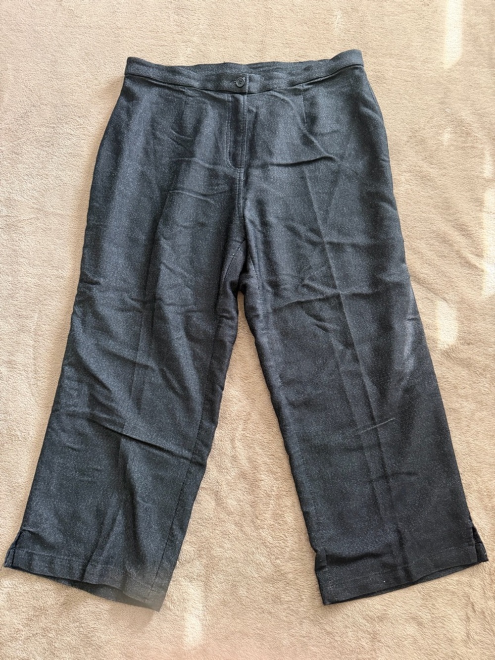 Black Capri pants